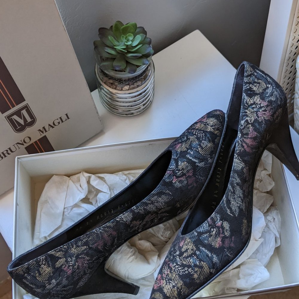 Bruno Magli Black Tapestry Pumps Heels Women's Shoes Size 8.5 Narrow